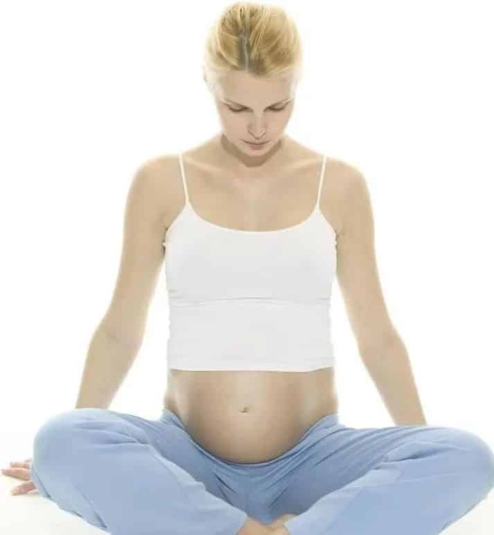 can a pregnant woman do yoga